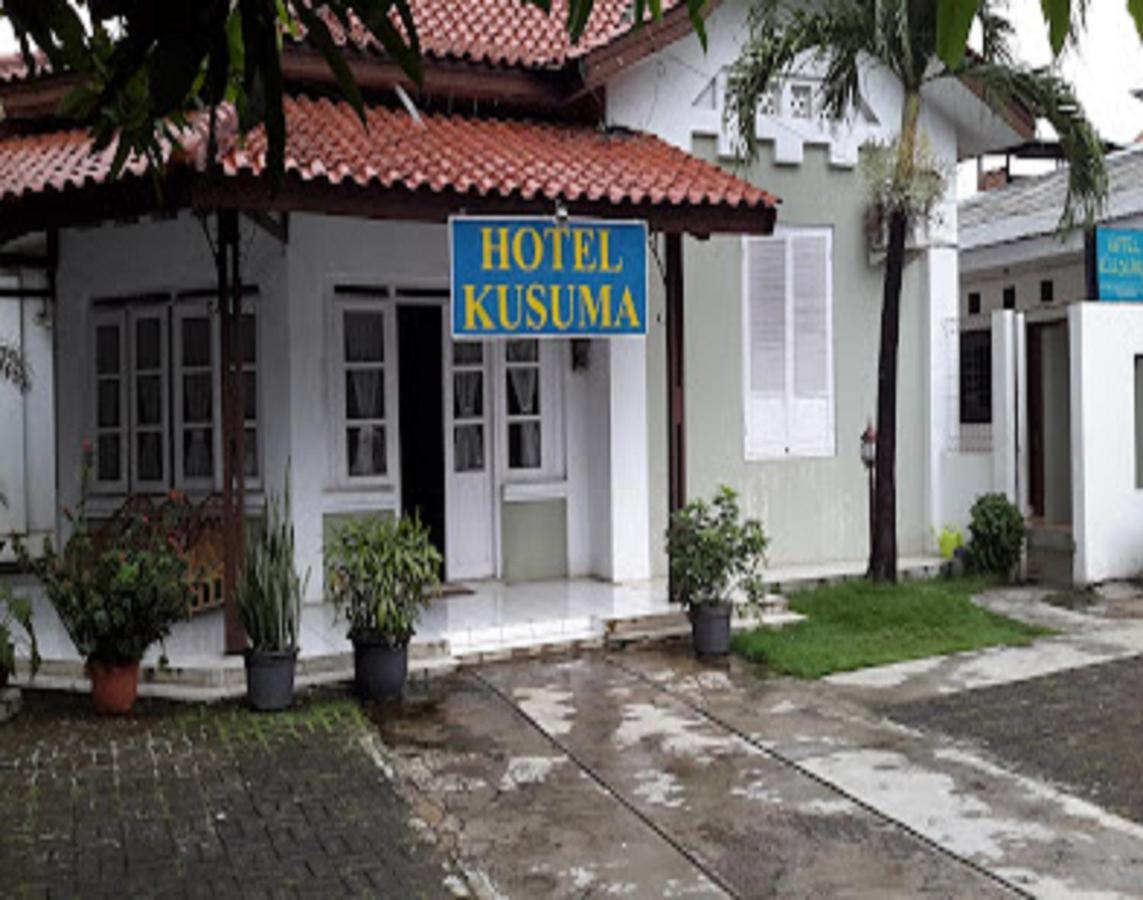 كراوانغ Oyo 90865 Hotel Kusuma Purwakarta المظهر الخارجي الصورة