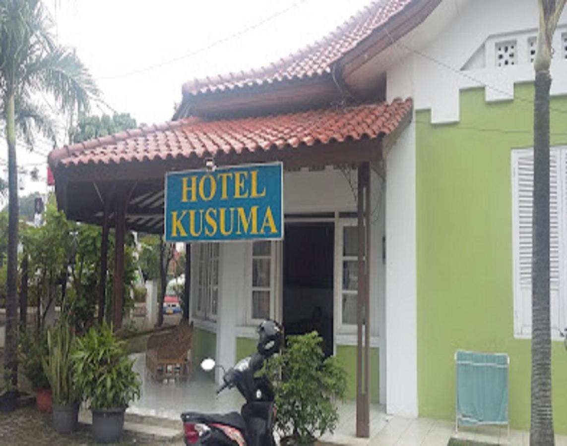 كراوانغ Oyo 90865 Hotel Kusuma Purwakarta المظهر الخارجي الصورة