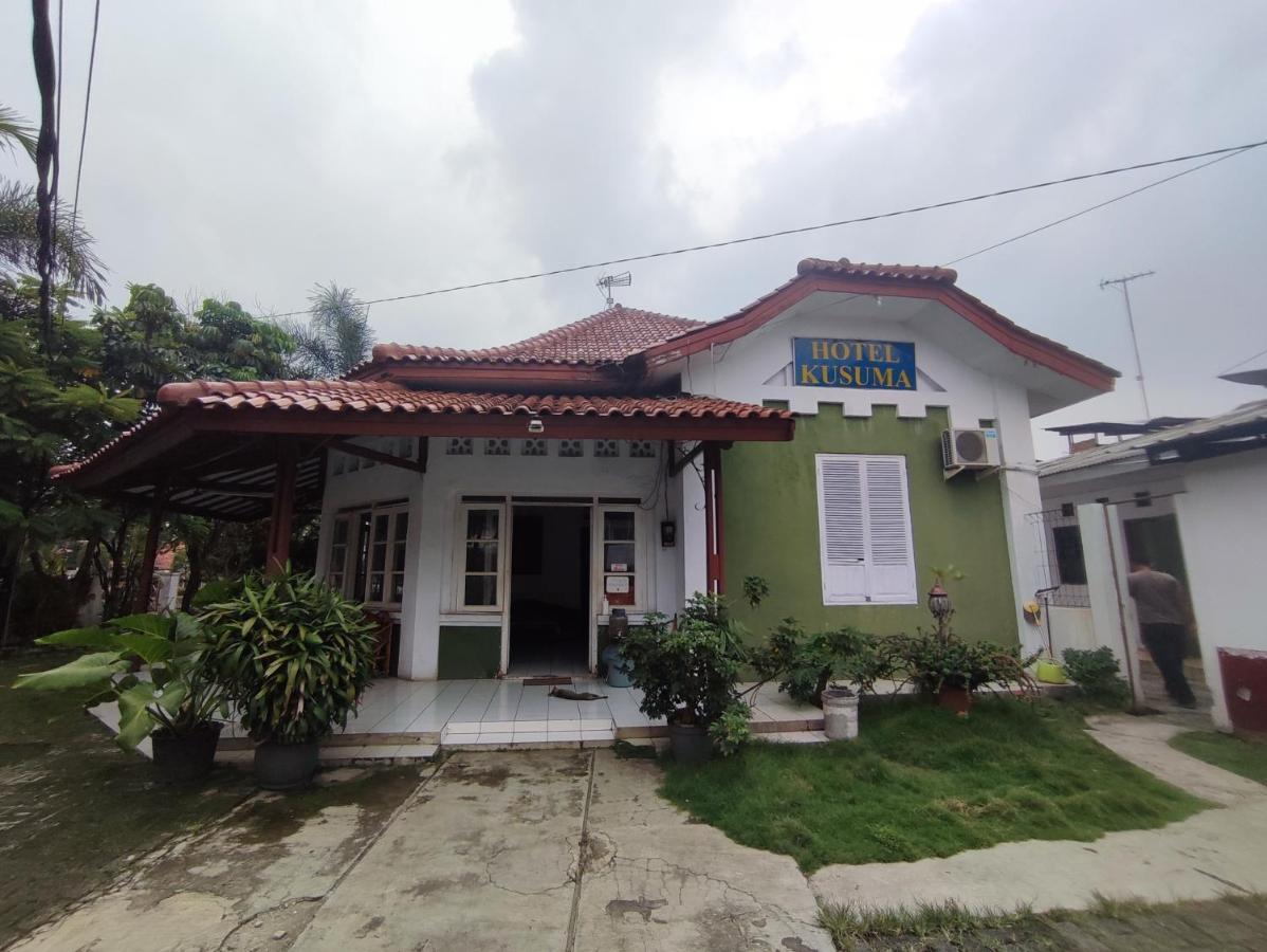 كراوانغ Oyo 90865 Hotel Kusuma Purwakarta المظهر الخارجي الصورة