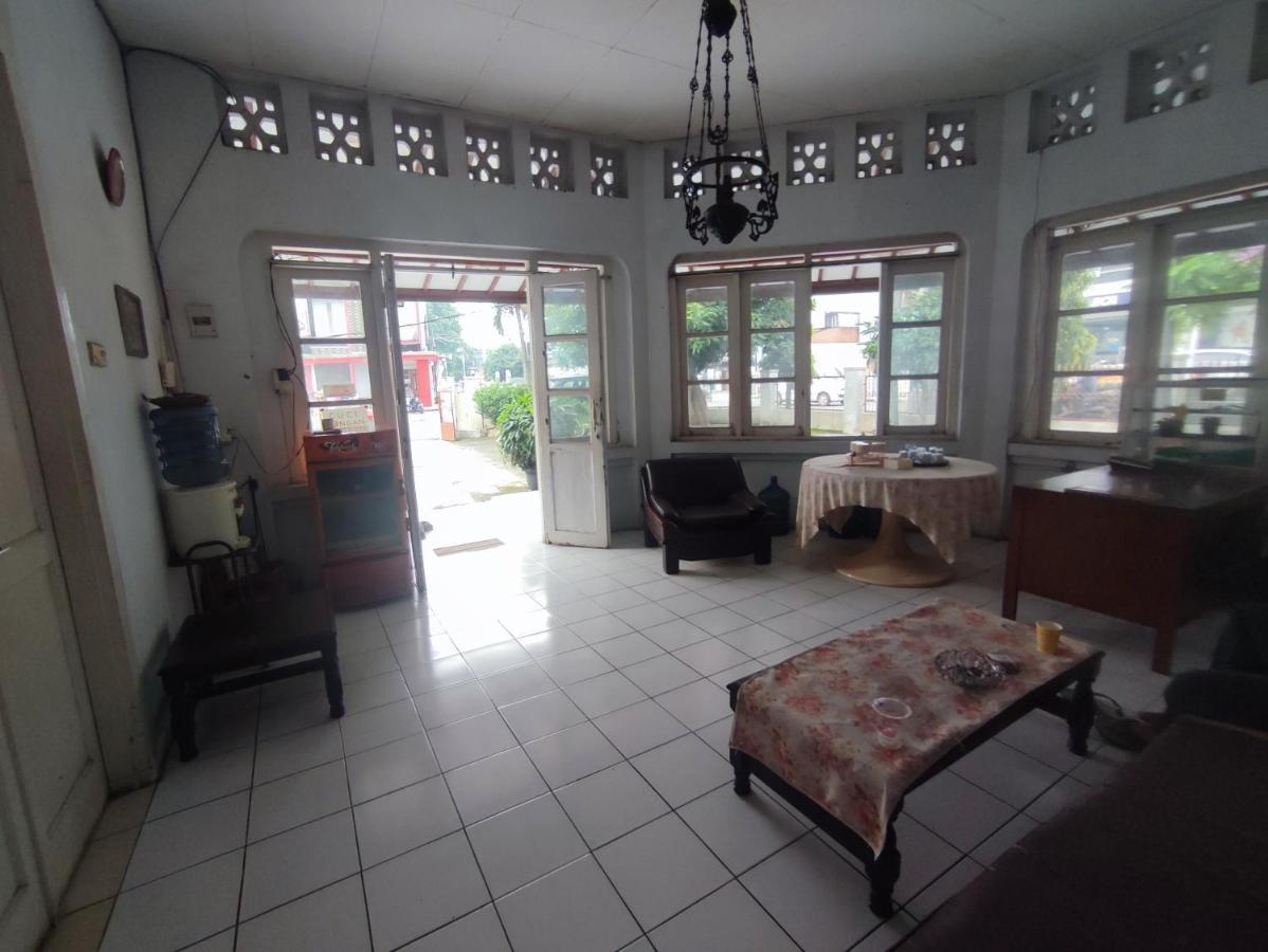 كراوانغ Oyo 90865 Hotel Kusuma Purwakarta المظهر الخارجي الصورة