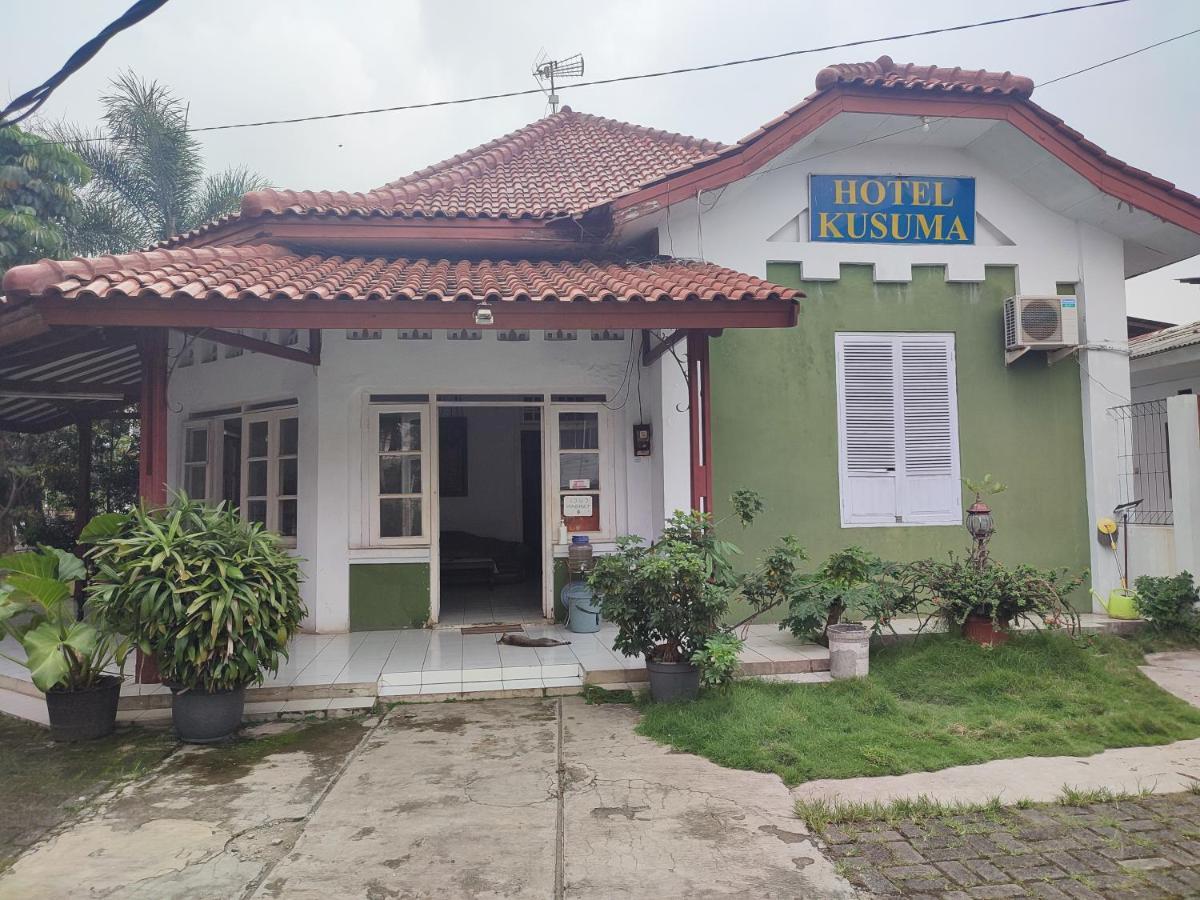 كراوانغ Oyo 90865 Hotel Kusuma Purwakarta المظهر الخارجي الصورة