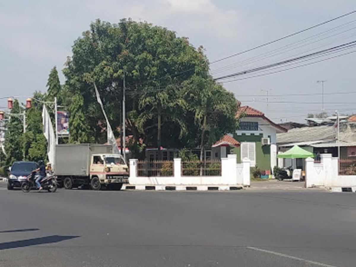كراوانغ Oyo 90865 Hotel Kusuma Purwakarta المظهر الخارجي الصورة