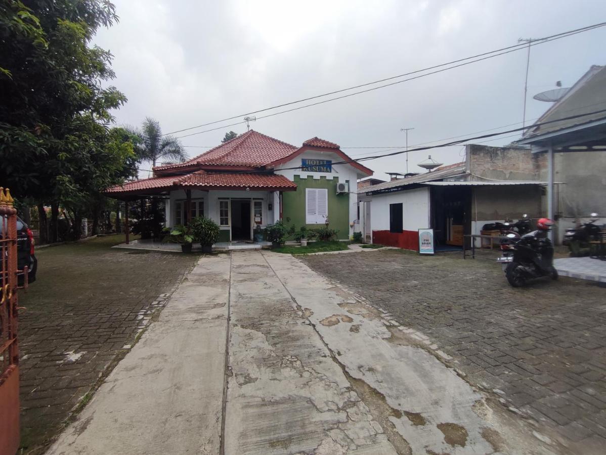 كراوانغ Oyo 90865 Hotel Kusuma Purwakarta المظهر الخارجي الصورة