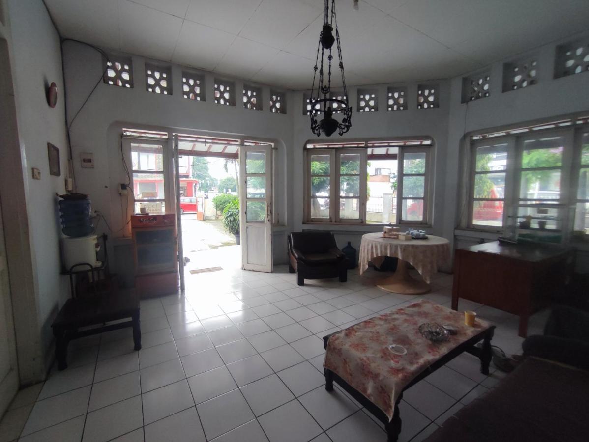كراوانغ Oyo 90865 Hotel Kusuma Purwakarta المظهر الخارجي الصورة