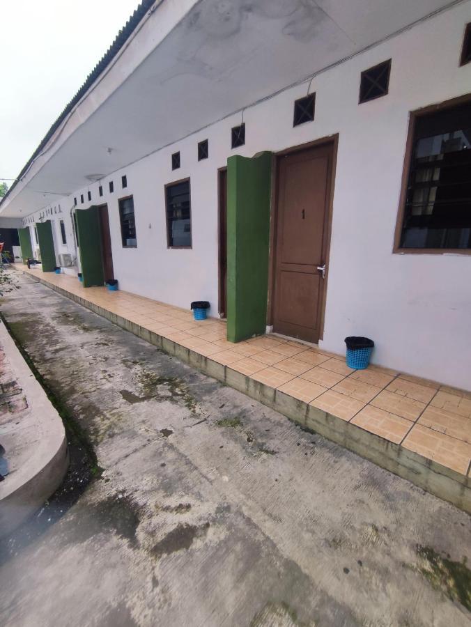 كراوانغ Oyo 90865 Hotel Kusuma Purwakarta المظهر الخارجي الصورة